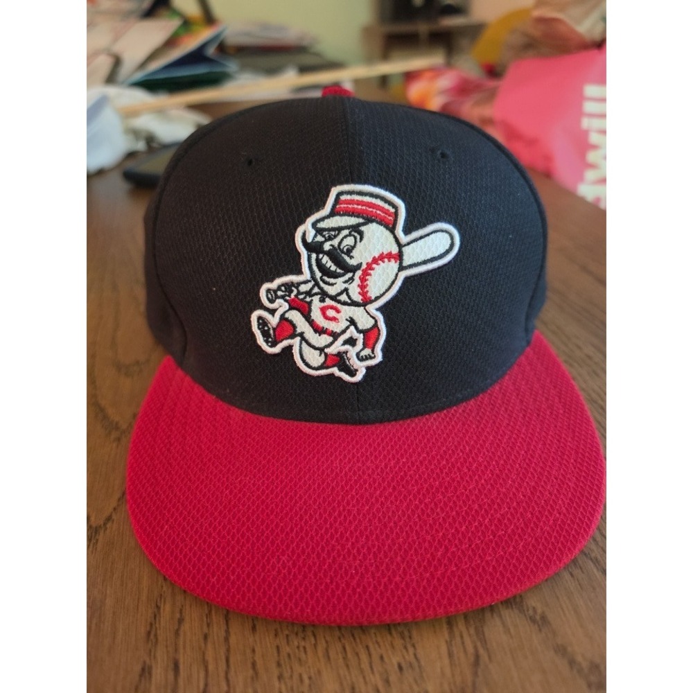 New Era Cincinnati Reds 59FIFTY Fitted Hat 7 1/4 Black Red Mr Redlegs MLB Cap